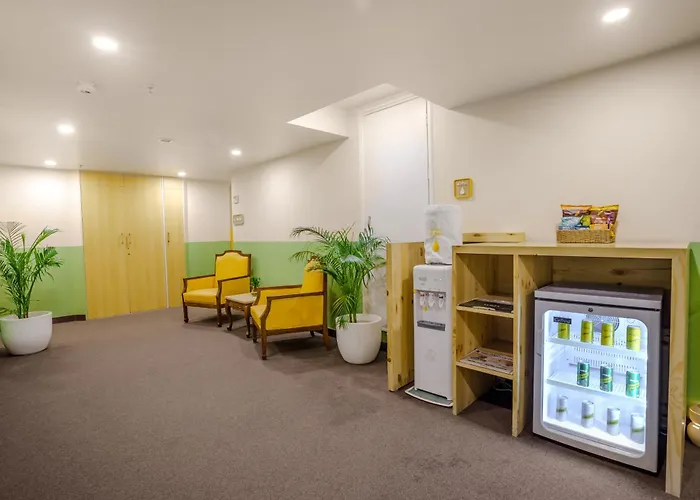 Bloom Hotel - Karol Bagh