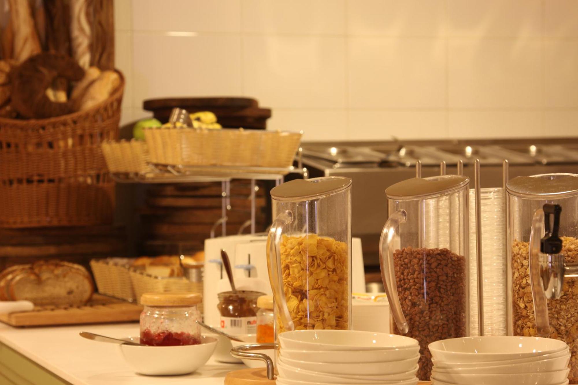 Hotel Bloom - Karol Bagh 3*